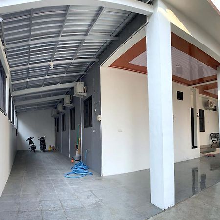 Kusuma Raya Guest House Srondolwetan 外观 照片
