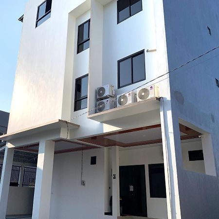 Kusuma Raya Guest House Srondolwetan 外观 照片
