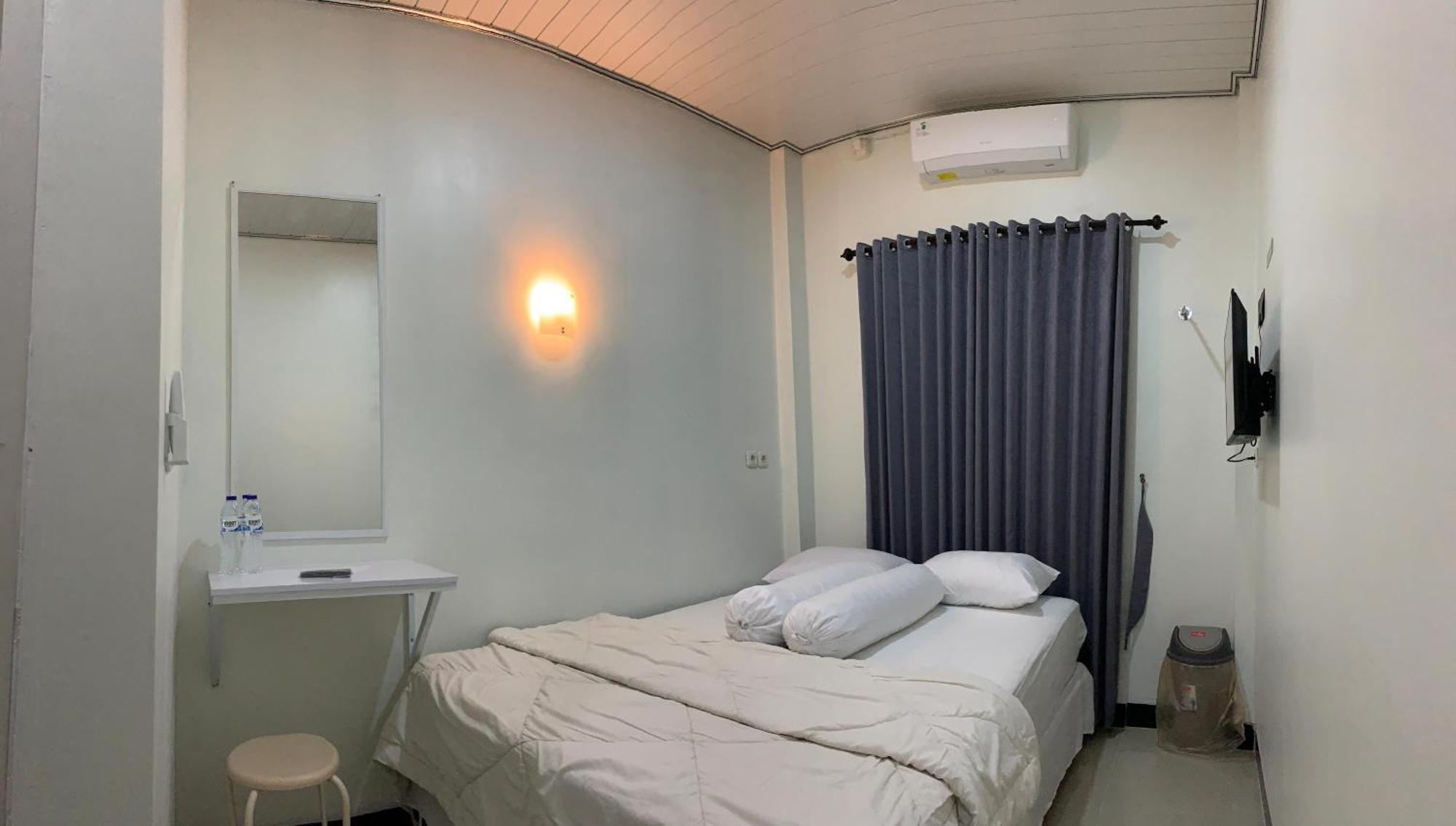 Kusuma Raya Guest House Srondolwetan 外观 照片