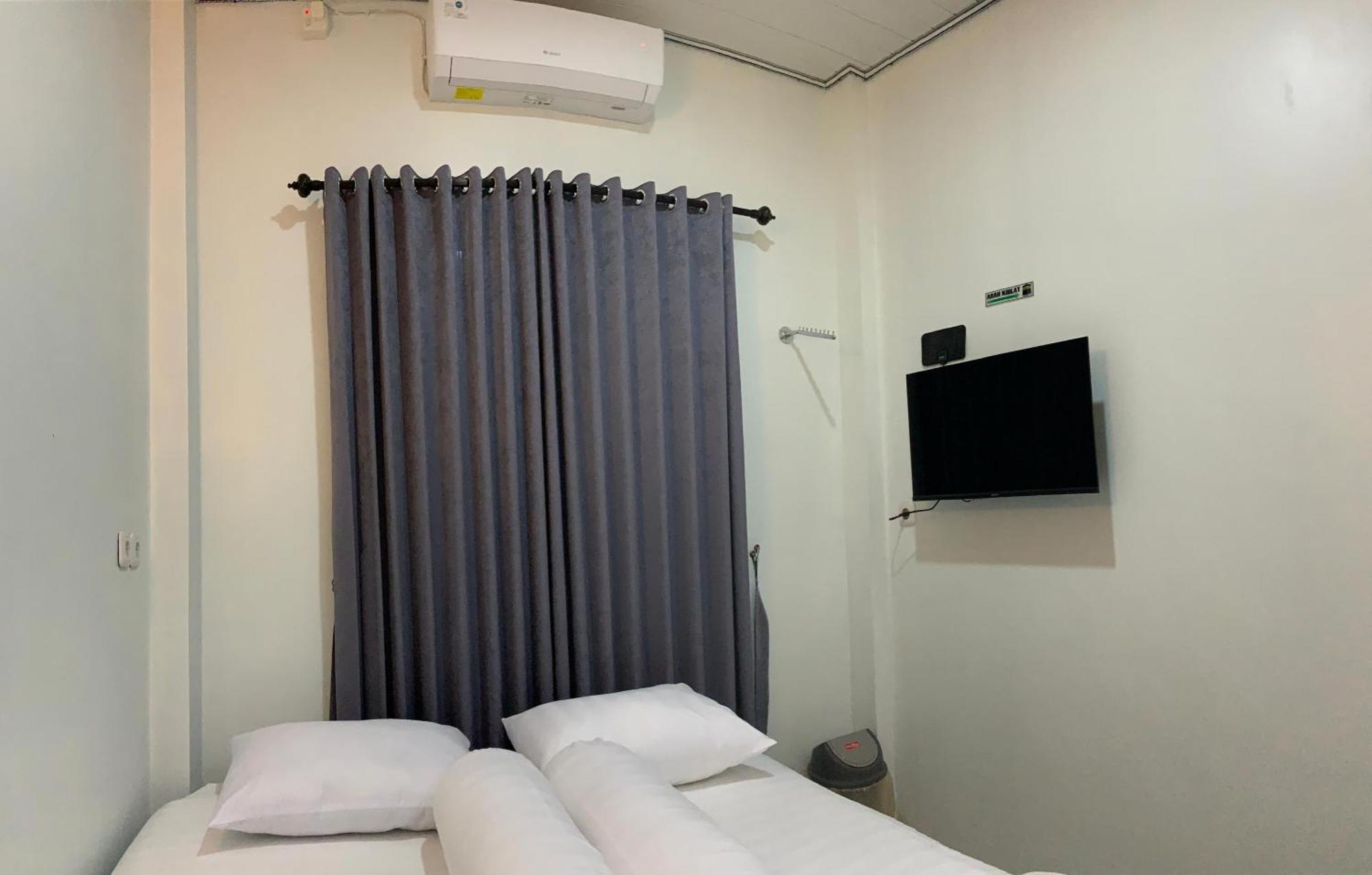Kusuma Raya Guest House Srondolwetan 外观 照片