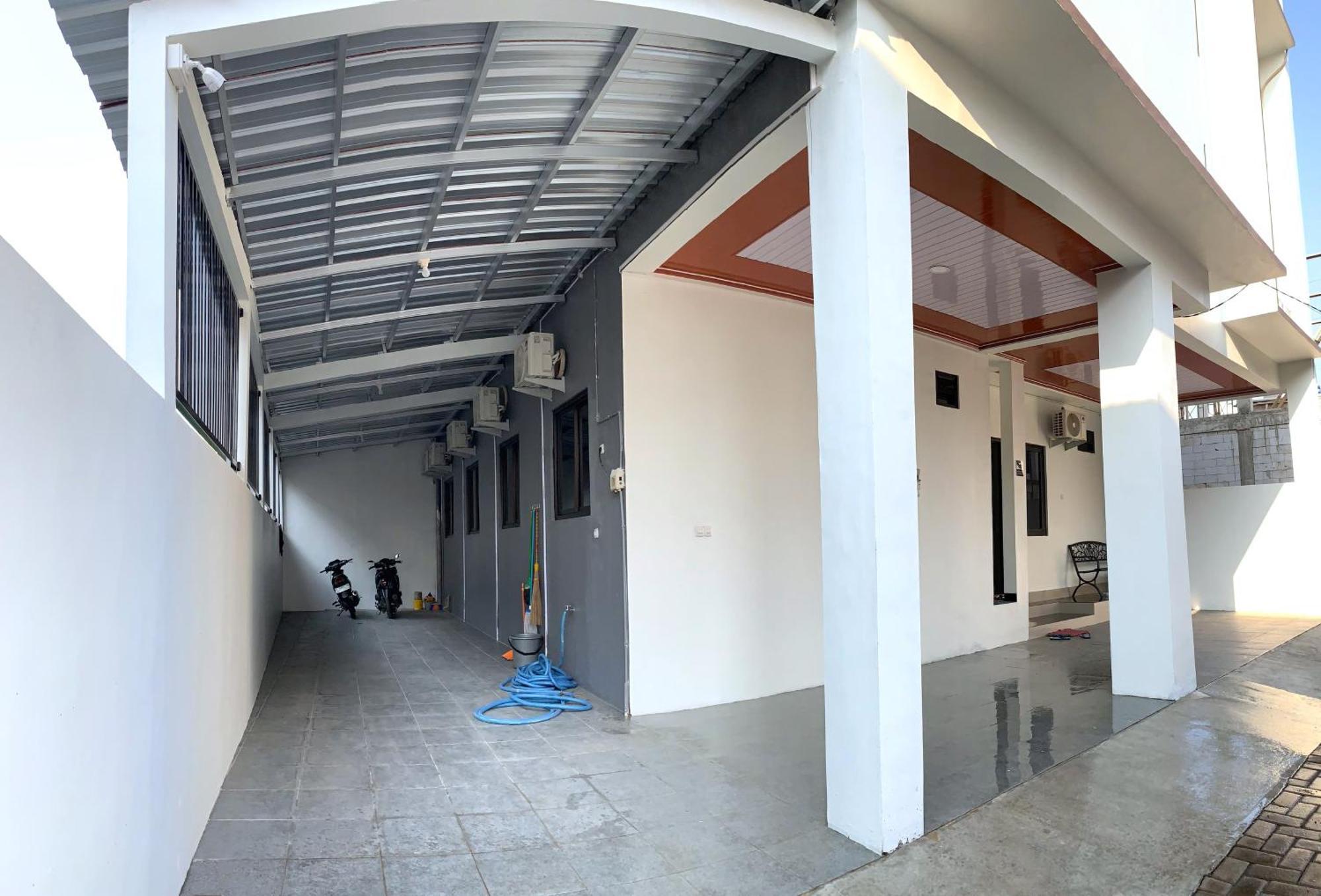 Kusuma Raya Guest House Srondolwetan 外观 照片